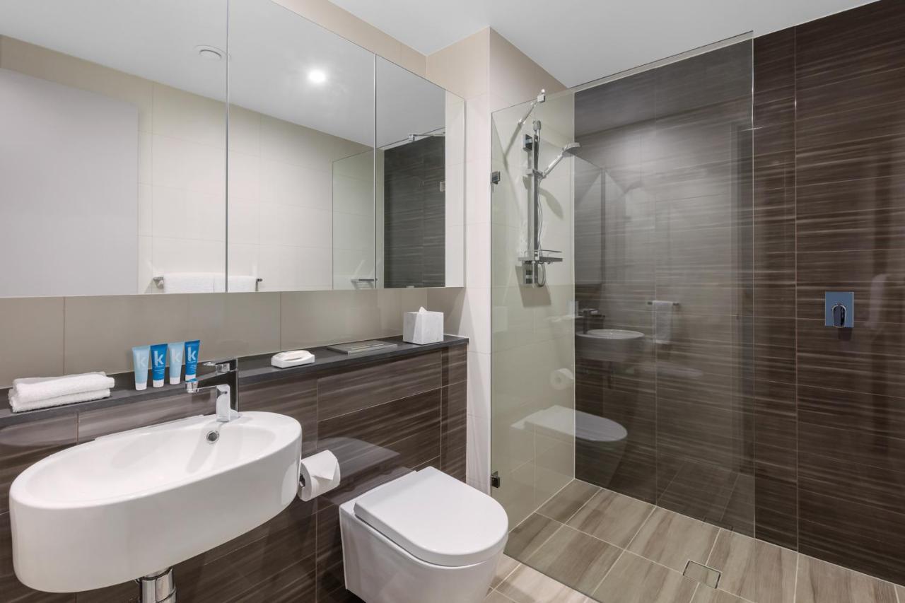 Meriton Suites Mascot Central Сидней Экстерьер фото Bathroom