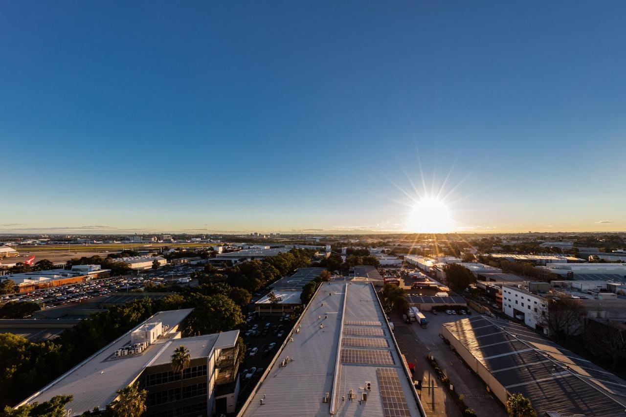 Meriton Suites Mascot Central Сидней Экстерьер фото Aerial view of the station at sunset