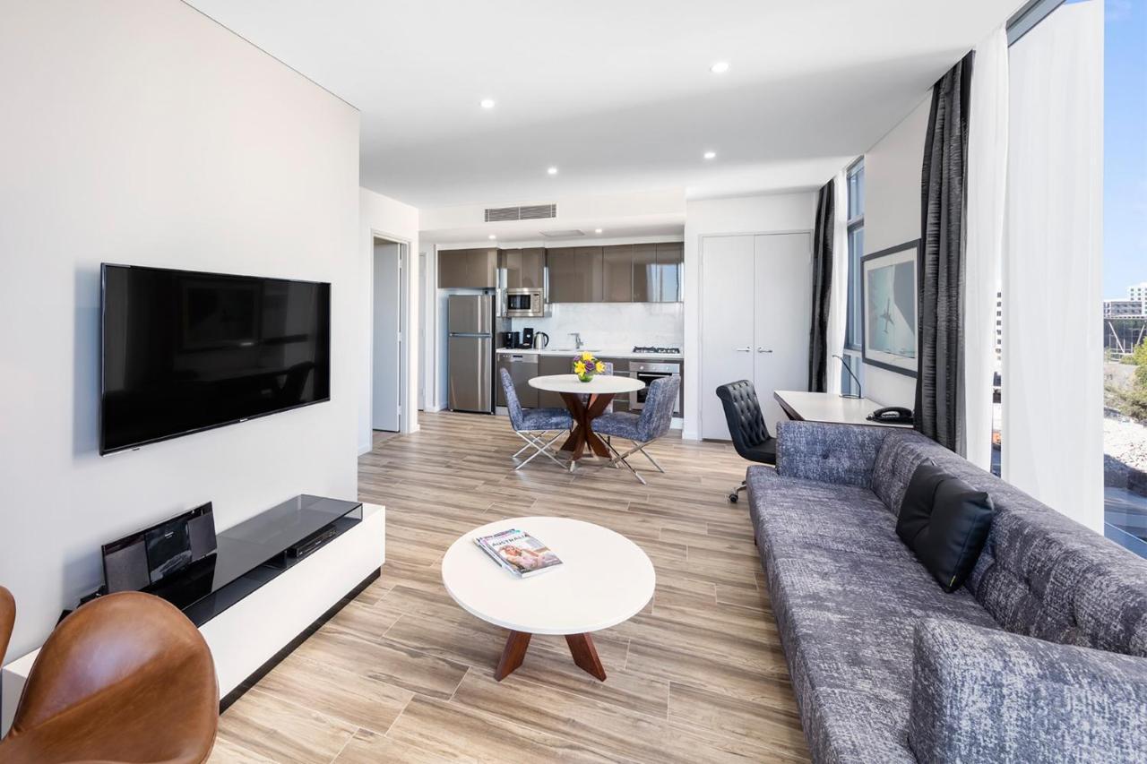 Meriton Suites Mascot Central Сидней Экстерьер фото A typical apartment interior